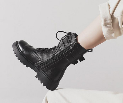 Γυναικείες μπότες με κορδόνια και επίπεδη σόλα - σε διάφορα χρώματα