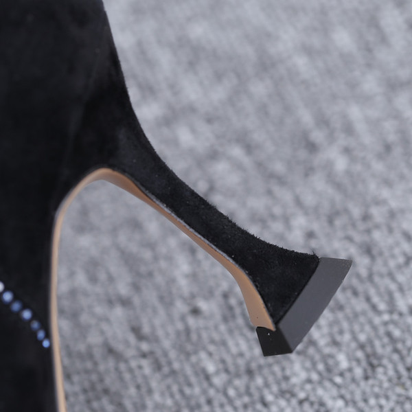 Moodsad naiste öko seemisnahast saapad kontsa ja lukuga