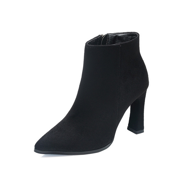 Öko velúrból készült magassarkú női csizma új modellje