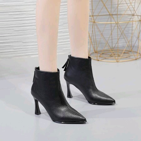 Kunstnahast moodsad kõrgete kontsadega naiste saapad