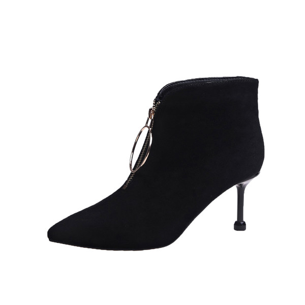 Stílusos női csizma öko velúrból, cipzárral és 8 cm vékony sarokkal