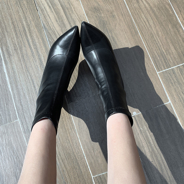 Női alkalmi csizma műbőr sarokkal - hegyes modell