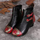 Moodsad kunstnahast värviliste elementidega naiste saapad