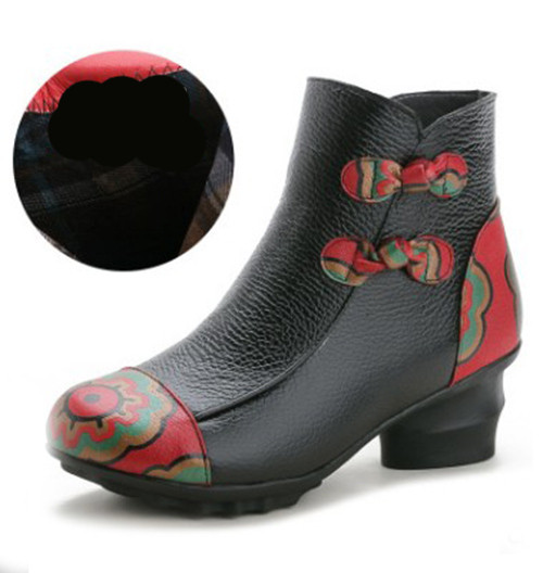 Moodsad kunstnahast värviliste elementidega naiste saapad