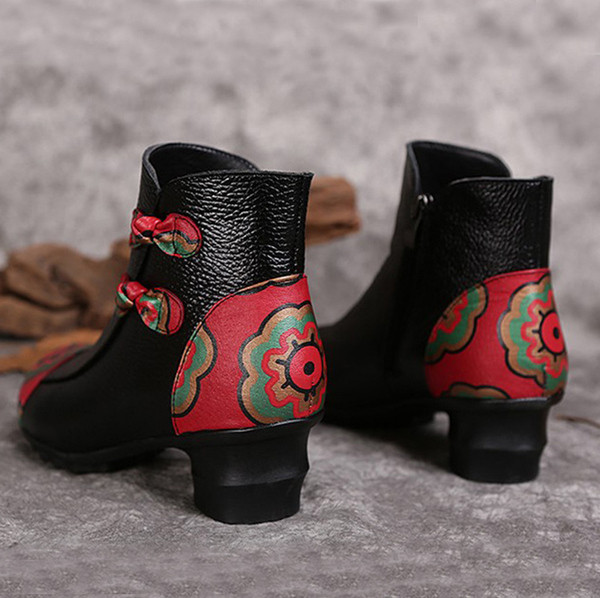 Moodsad kunstnahast värviliste elementidega naiste saapad