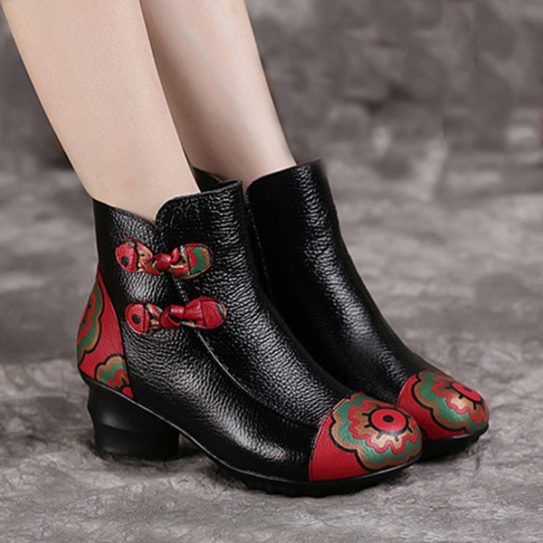 Moodsad kunstnahast värviliste elementidega naiste saapad