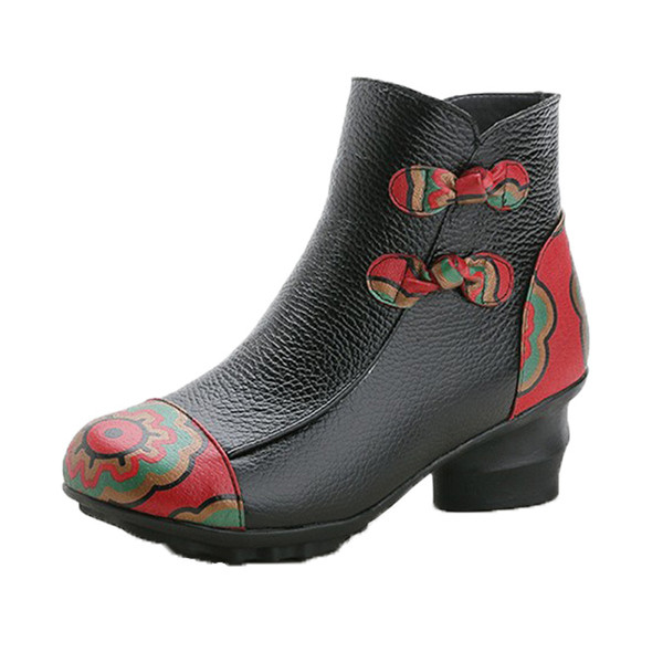 Moodsad kunstnahast värviliste elementidega naiste saapad