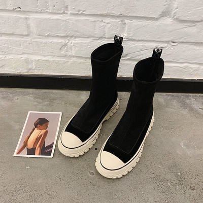 Alkalmi női csizma vagy lapos talpú csizma - két modell