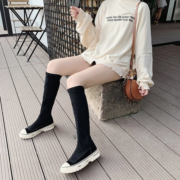 Alkalmi női csizma vagy lapos talpú csizma - két modell