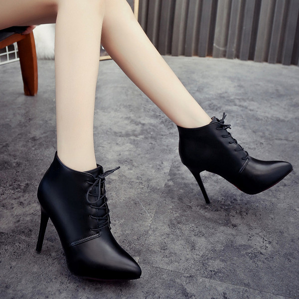 Praegused ökonahast kõrgete kontsade ja paeltega naiste saapad