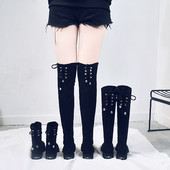 Öko-seemisnahast musta värvi paelte ja lameda tallaga naiste saapad