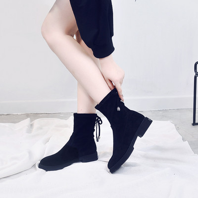 Öko-seemisnahast musta värvi paelte ja lameda tallaga naiste saapad