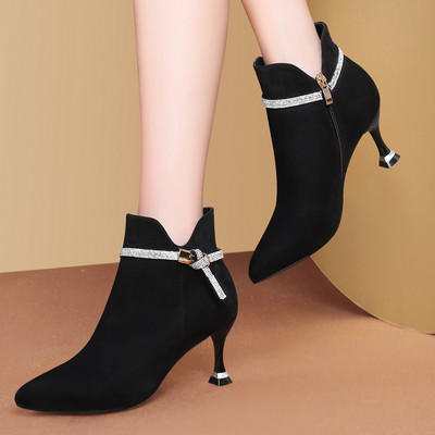 Stiilsed teravaotsalised naiste saapad mitmel mudelil