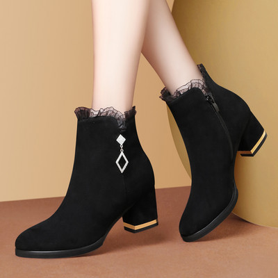 Stiilsed teravaotsalised naiste saapad mitmel mudelil