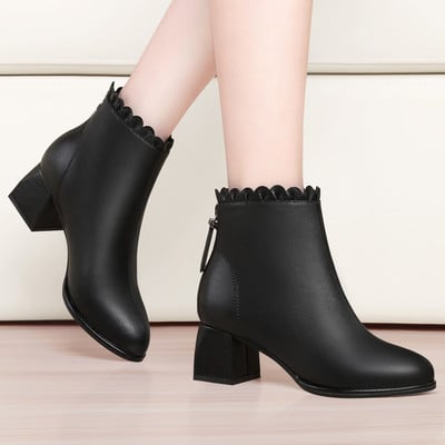 Stiilsed teravaotsalised naiste saapad mitmel mudelil