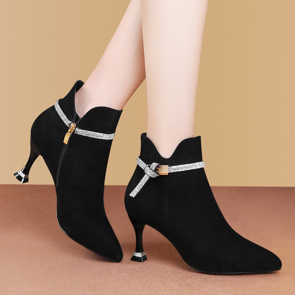 Stiilsed teravaotsalised naiste saapad mitmel mudelil