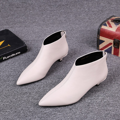 Öko-nahast valmistatud terava otsaga naiste saapad uus mudel