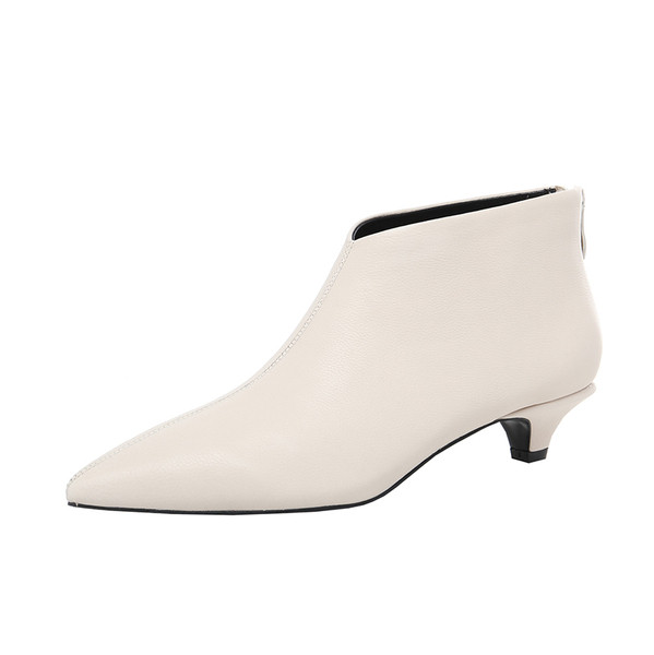 Öko-nahast valmistatud terava otsaga naiste saapad uus mudel