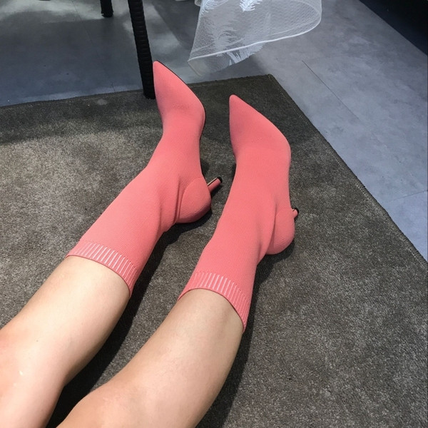 Naiste saapa tüüpi sokk 7 cm kontsaga - terava otsaga mudel