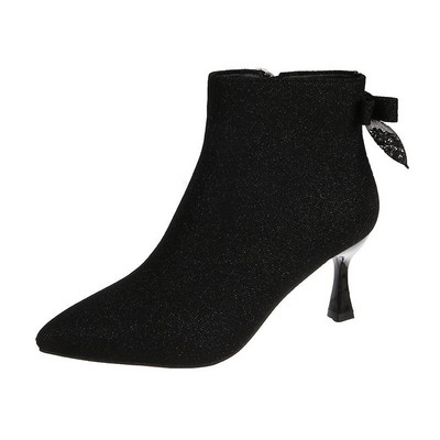 Stiilsed naiste saapad paela ja 7 cm õhukese kontsaga – läikiva efektiga