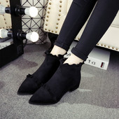 Sügisesed seemisnahast saapad lokkide terava mustriga