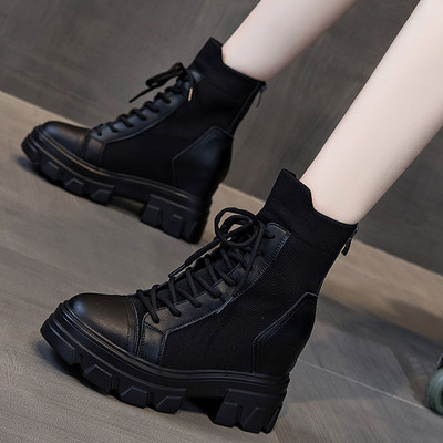 Aktuális női csizma fűzős, durva talpú