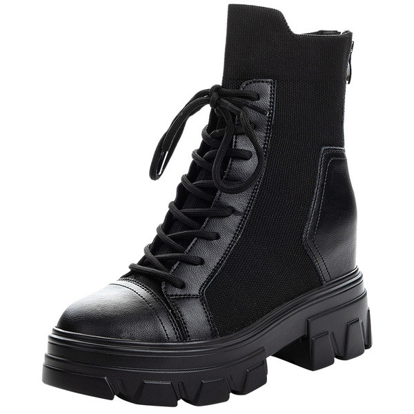 Aktuális női csizma fűzős, durva talpú