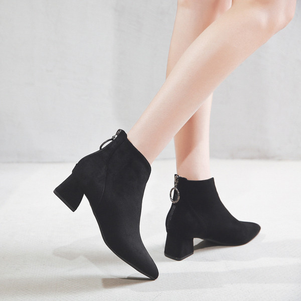 Őszi csizma új modellje eco velúrból