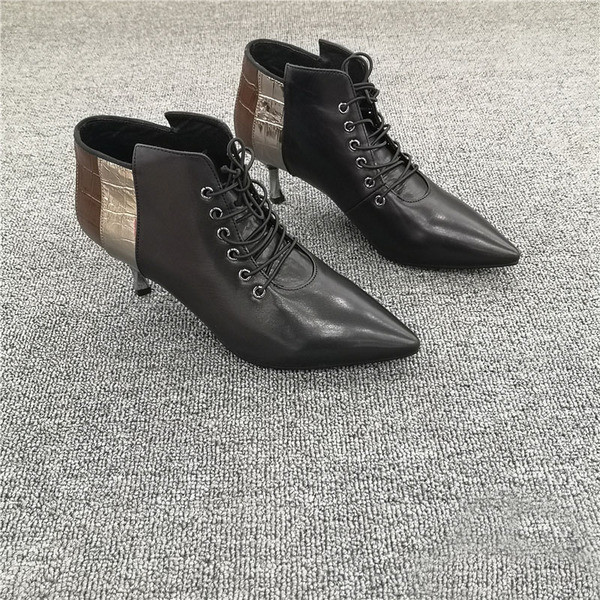 Őszi csizma hegyes modell fűzős