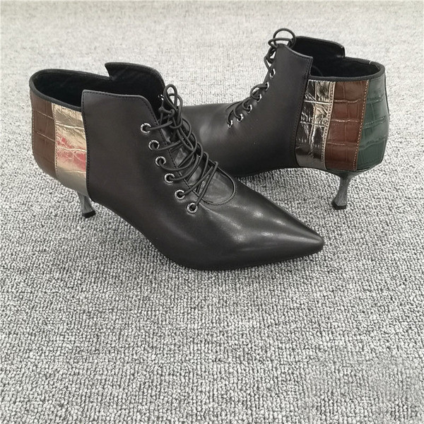 Őszi csizma hegyes modell fűzős