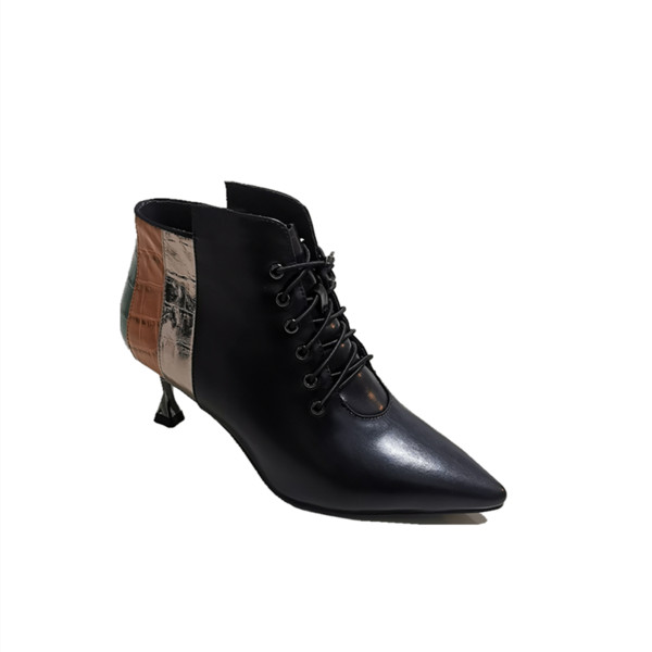 Őszi csizma hegyes modell fűzős