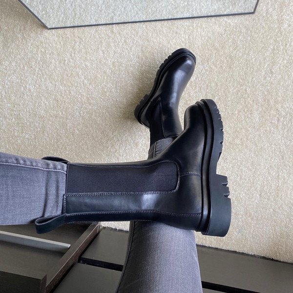 Női bőrcsizma magas talppal