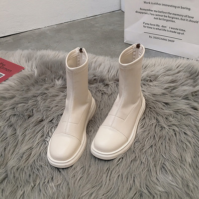 Nahast naiste saapad ökonahast paelte ja lameda tallaga mitmes mudelis