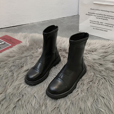 Nahast naiste saapad ökonahast paelte ja lameda tallaga mitmes mudelis