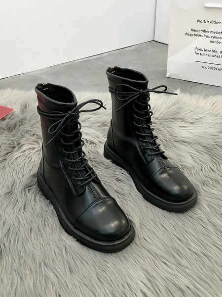 Nahast naiste saapad ökonahast paelte ja lameda tallaga mitmes mudelis