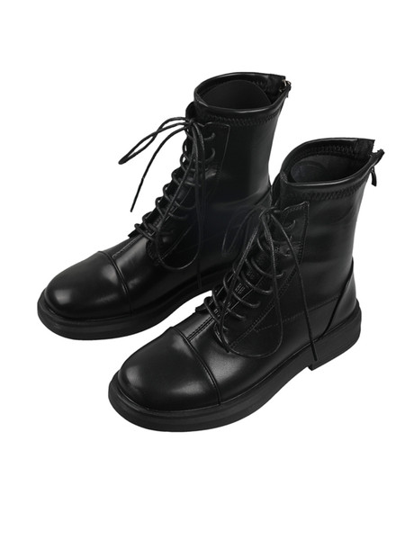 Nahast naiste saapad ökonahast paelte ja lameda tallaga mitmes mudelis