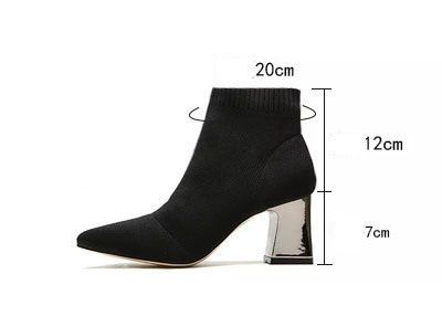 Stiilsed musta värvi naiste saapad - teravatipuline mudel