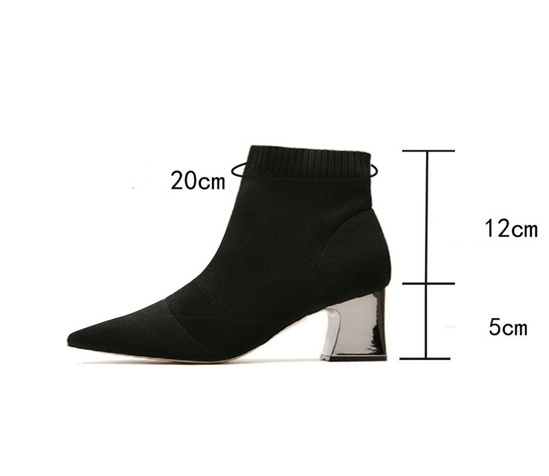 Stiilsed musta värvi naiste saapad - teravatipuline mudel