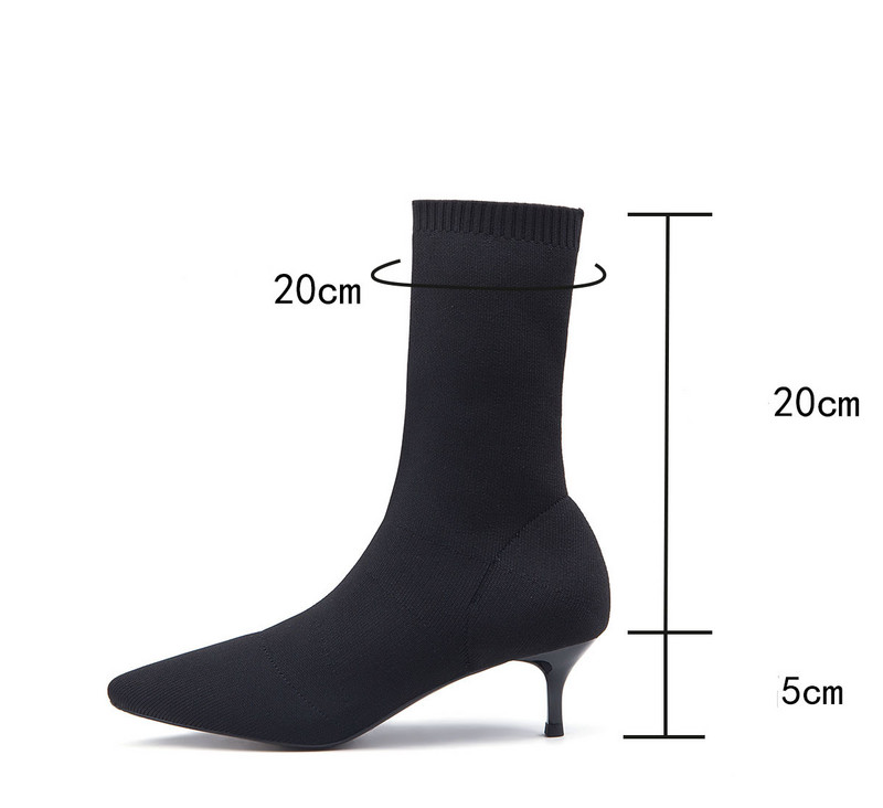 Stiilsed musta värvi naiste saapad - teravatipuline mudel