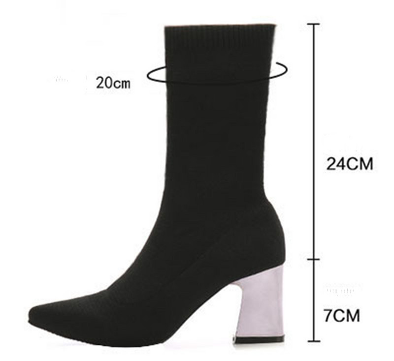 Stiilsed musta värvi naiste saapad - teravatipuline mudel