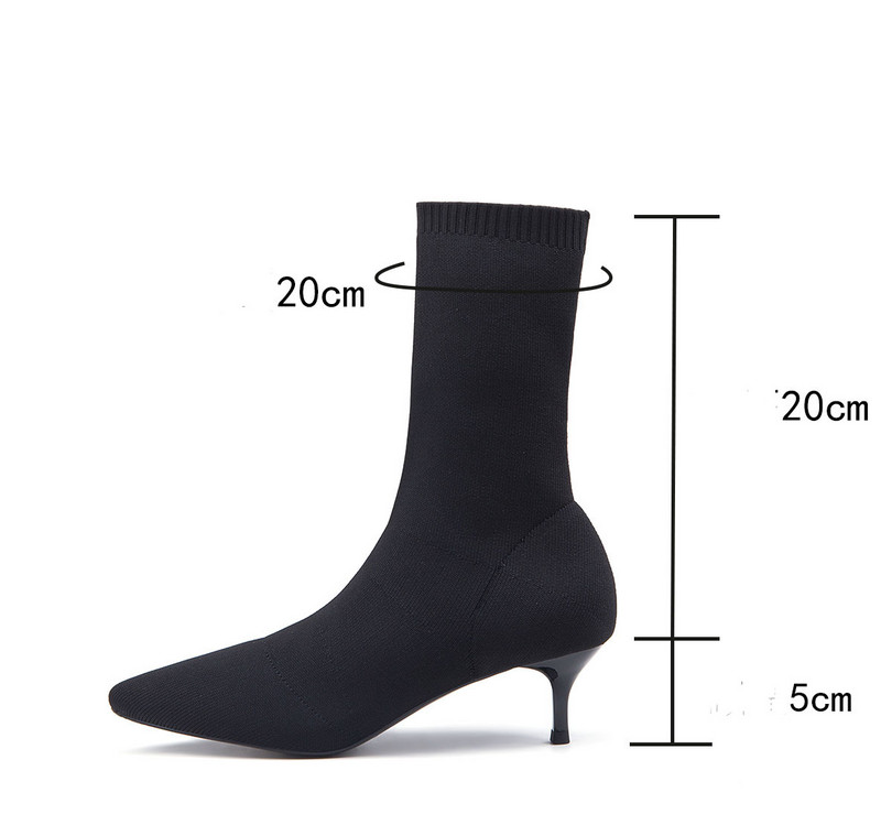 Stiilsed musta värvi naiste saapad - teravatipuline mudel