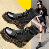 Alkalmi női csizma eco bőrből készült fűzős fekete-fehér színben