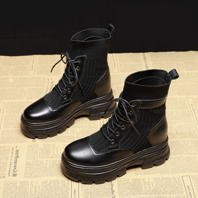 Alkalmi női csizma eco bőrből készült fűzős fekete-fehér színben