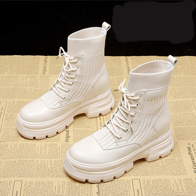 Alkalmi női csizma eco bőrből készült fűzős fekete-fehér színben