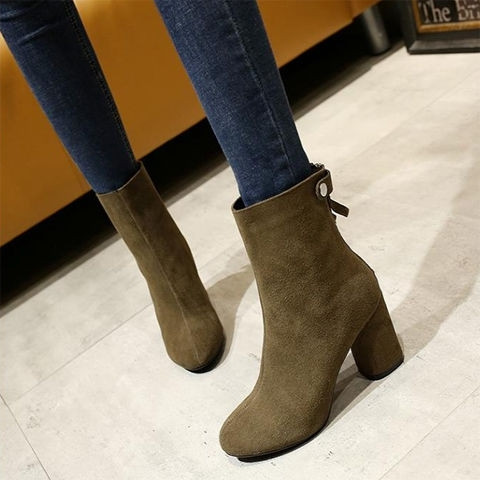 Modern női velúr csizma magas vastag sarokkal és cipzárral
