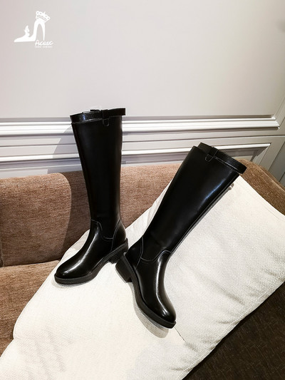 Μοντέρνες γυναικείες μπότες  από οικολογικό δέρμα - μυτερό μοντέλο