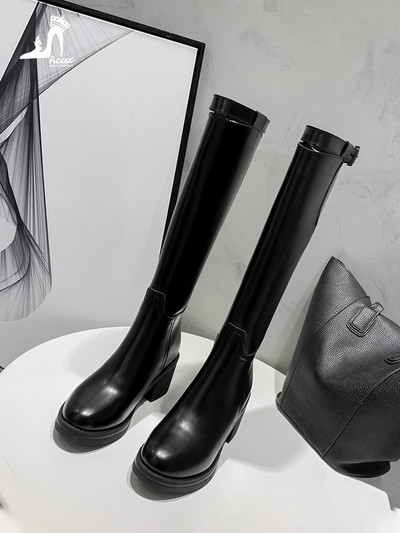 Μοντέρνες γυναικείες μπότες  από οικολογικό δέρμα - μυτερό μοντέλο