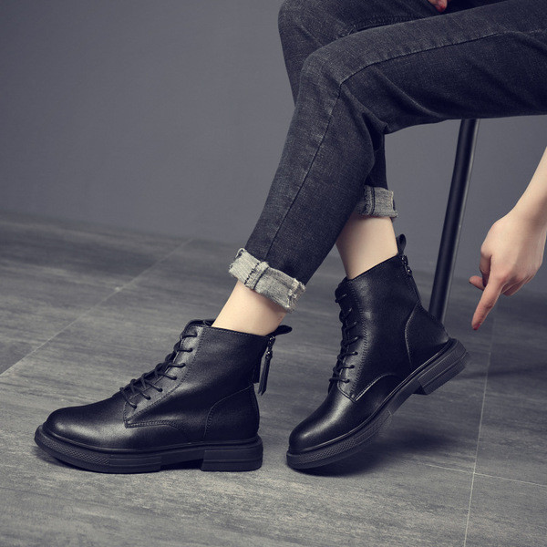 Uus lameda tallaga naiste saapad musta värvi