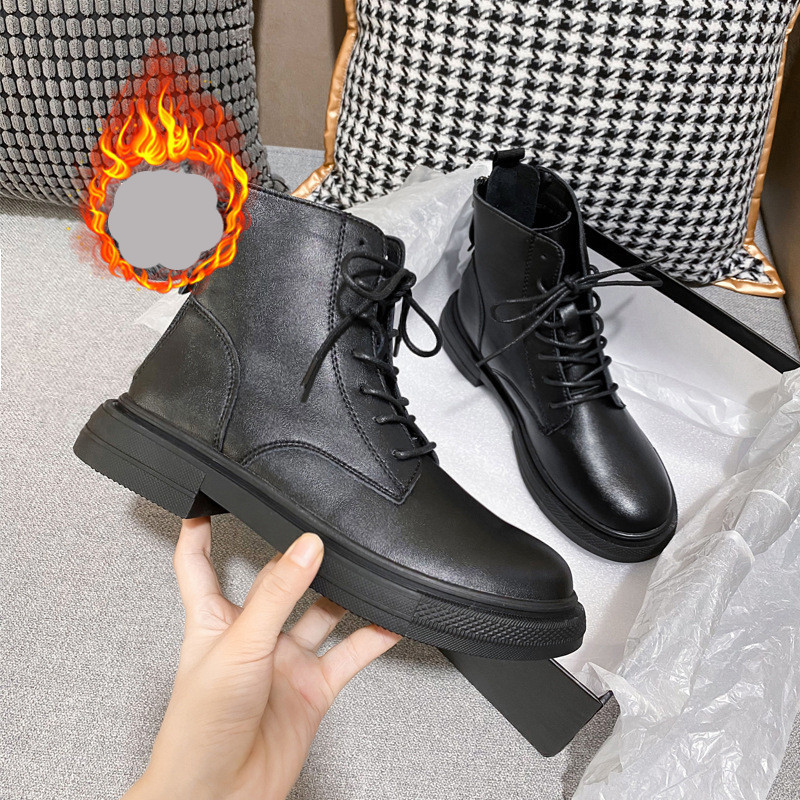 Uus lameda tallaga naiste saapad musta värvi