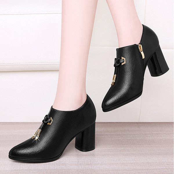 Öko bőrből készült női csizma cipzárral és fűzővel